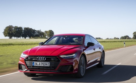 2020 Audi A7 Sportback 55 TFSI e quattro Plug-In Hybrid (Color: Tango Red) Front Three-Quarter Wallpapers 450x275 (3)