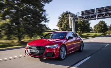 2020 Audi A7 Sportback 55 TFSI e quattro Plug-In Hybrid (Color: Tango Red) Front Three-Quarter Wallpapers 450x275 (13)