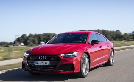 2020 Audi A7 Sportback 55 TFSI e quattro Plug-In Hybrid (Color: Tango Red) Front Three-Quarter Wallpapers 450x275 (4)