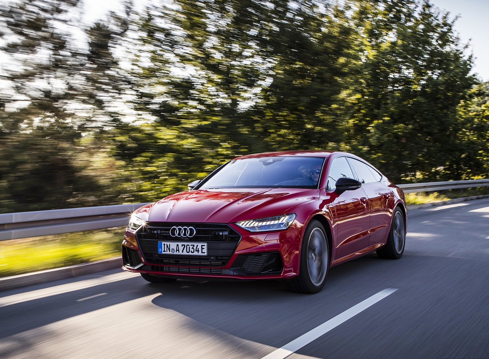 2020 Audi A7 Sportback 55 TFSI e quattro Plug-In Hybrid (Color: Tango Red) Front Three-Quarter Wallpapers (14)