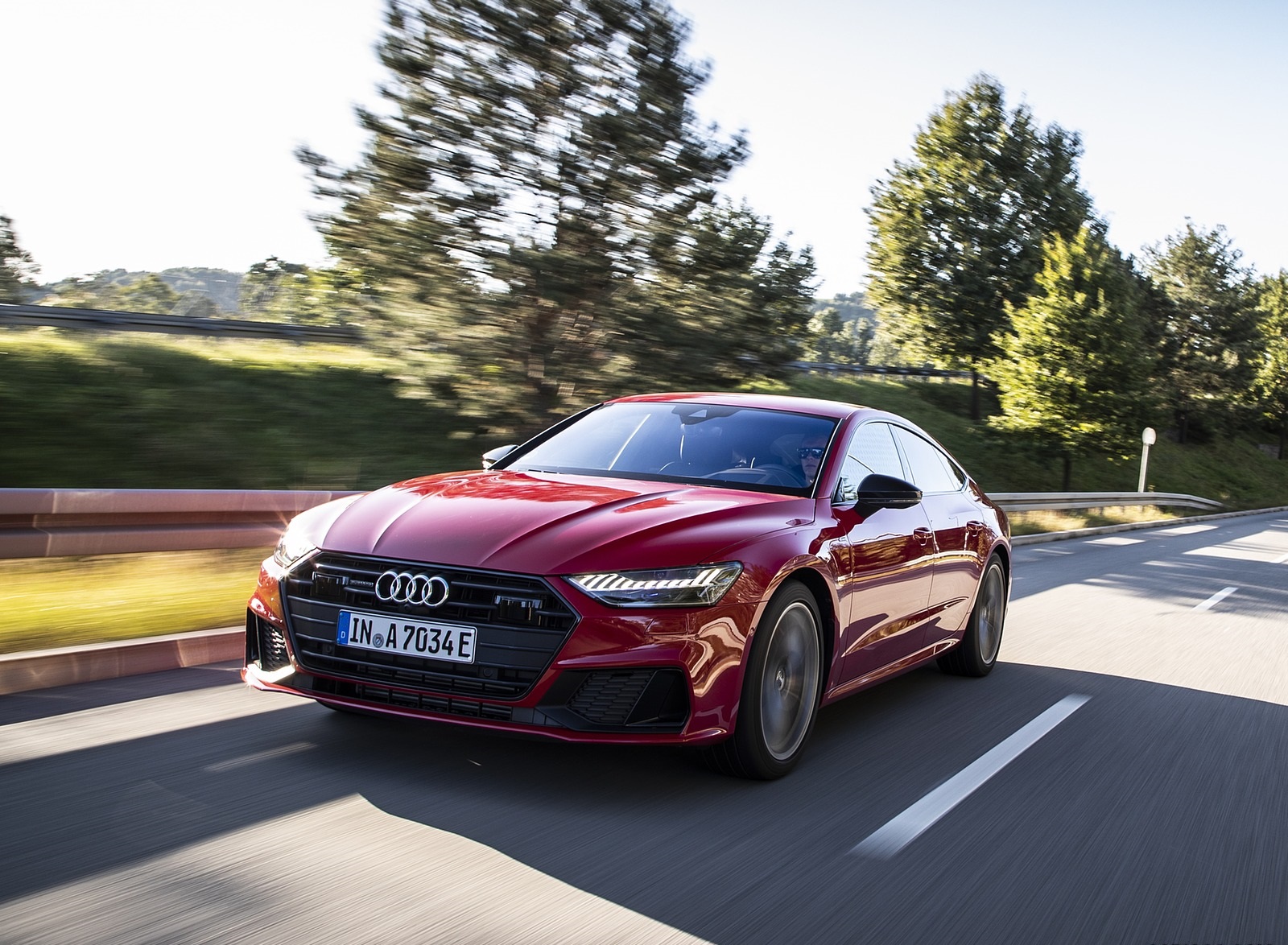 2020 Audi A7 Sportback 55 TFSI e quattro Plug-In Hybrid (Color: Tango Red) Front Three-Quarter Wallpapers (15)