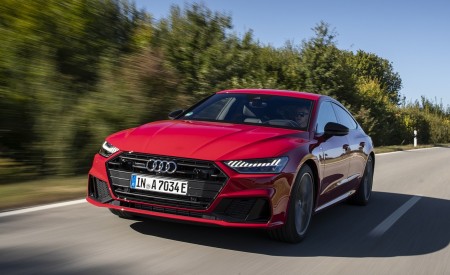 2020 Audi A7 Sportback 55 TFSI e quattro Plug-In Hybrid (Color: Tango Red) Front Three-Quarter Wallpapers 450x275 (5)
