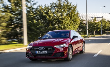 2020 Audi A7 Sportback 55 TFSI e quattro Plug-In Hybrid (Color: Tango Red) Front Wallpapers 450x275 (17)