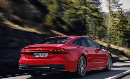 2020 Audi A7 Sportback 55 TFSI e quattro (Plug-In Hybrid; Color: Tango Red) Rear Three-Quarter Wallpapers 450x275 (61)