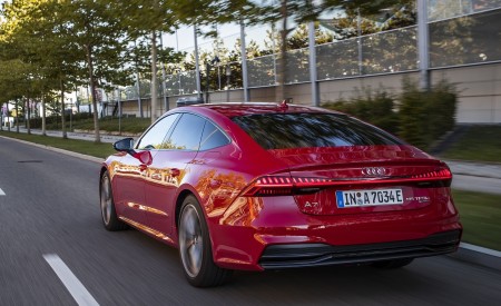 2020 Audi A7 Sportback 55 TFSI e quattro Plug-In Hybrid (Color: Tango Red) Rear Three-Quarter Wallpapers 450x275 (18)
