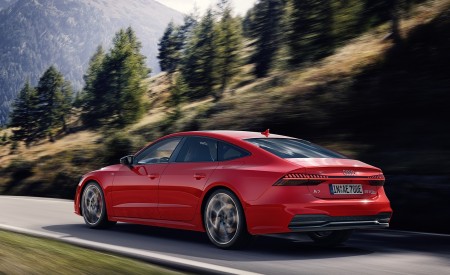 2020 Audi A7 Sportback 55 TFSI e quattro (Plug-In Hybrid; Color: Tango Red) Rear Three-Quarter Wallpapers 450x275 (62)