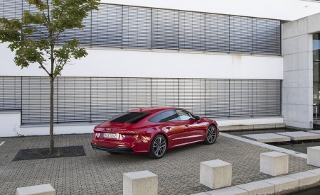 2020 Audi A7 Sportback 55 TFSI e quattro Plug-In Hybrid (Color: Tango Red) Rear Three-Quarter Wallpapers 450x275 (31)