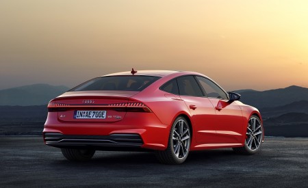 2020 Audi A7 Sportback 55 TFSI e quattro (Plug-In Hybrid; Color: Tango Red) Rear Three-Quarter Wallpapers 450x275 (71)