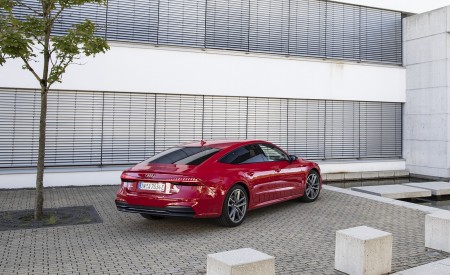2020 Audi A7 Sportback 55 TFSI e quattro Plug-In Hybrid (Color: Tango Red) Rear Three-Quarter Wallpapers 450x275 (34)