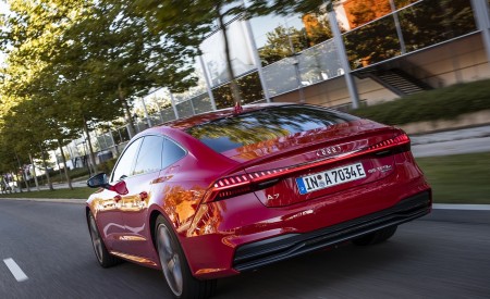 2020 Audi A7 Sportback 55 TFSI e quattro Plug-In Hybrid (Color: Tango Red) Rear Three-Quarter Wallpapers 450x275 (19)