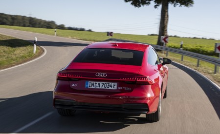2020 Audi A7 Sportback 55 TFSI e quattro Plug-In Hybrid (Color: Tango Red) Rear Wallpapers 450x275 (20)