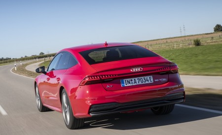 2020 Audi A7 Sportback 55 TFSI e quattro Plug-In Hybrid (Color: Tango Red) Rear Wallpapers 450x275 (9)