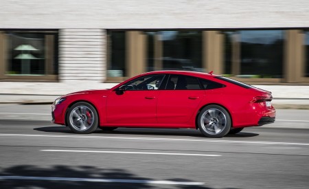 2020 Audi A7 Sportback 55 TFSI e quattro Plug-In Hybrid (Color: Tango Red) Side Wallpapers 450x275 (22)