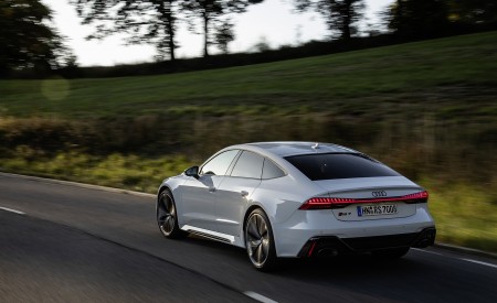2020 Audi RS 7 Sportback (Color: Glacier White) Rear Three-Quarter Wallpapers 450x275 (26)