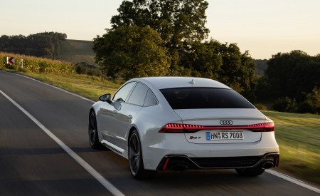 2020 Audi RS 7 Sportback (Color: Glacier White) Rear Three-Quarter Wallpapers 450x275 (28)