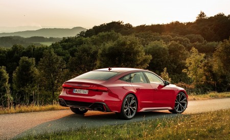 2020 Audi RS 7 Sportback (Color: Tango Red) Rear Three-Quarter Wallpapers 450x275 (23)