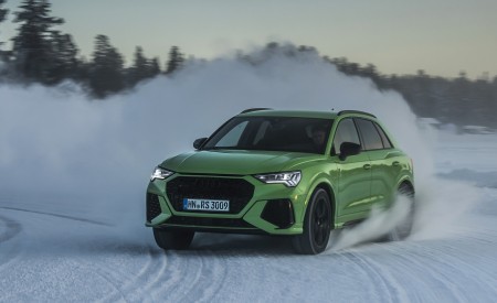 2020 Audi RS Q3 (Color: Kyalami Green) Front Three-Quarter Wallpapers 450x275 (26)
