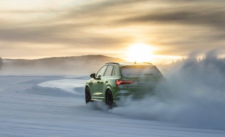 2020 Audi RS Q3 (Color: Kyalami Green) Rear Three-Quarter Wallpapers 450x275 (29)