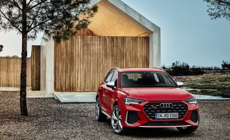 2020 Audi RS Q3 (Color: Tango Red) Front Three-Quarter Wallpapers 450x275 (58)