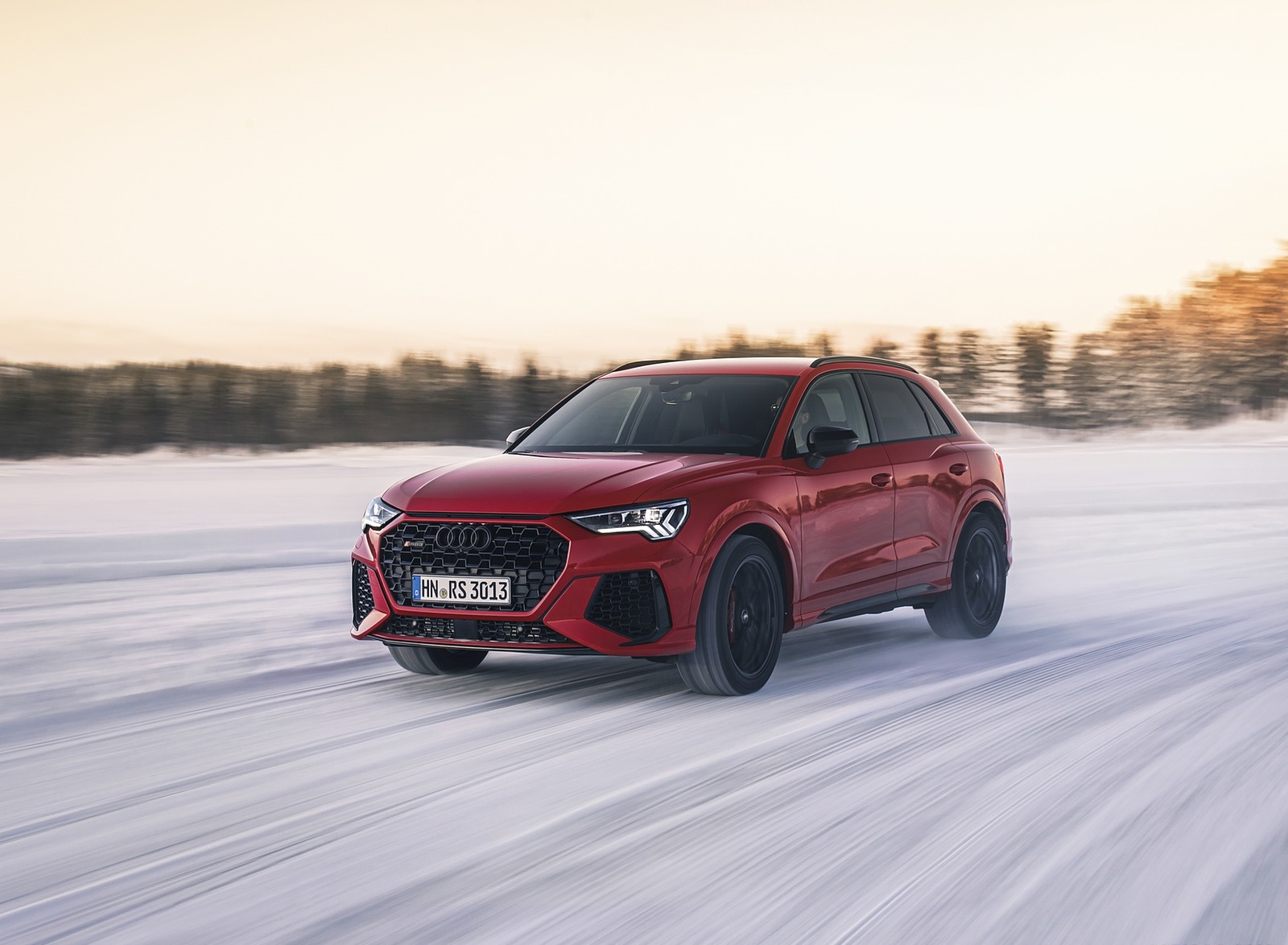 2020 Audi RS Q3 (Color: Tango Red) Front Three-Quarter Wallpapers (4)