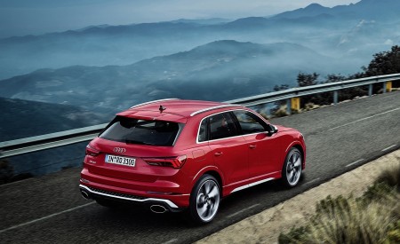 2020 Audi RS Q3 (Color: Tango Red) Rear Three-Quarter Wallpapers 450x275 (55)