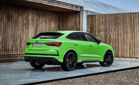 2020 Audi RS Q3 Sportback (Color: Kyalami Green) Rear Three-Quarter Wallpapers 450x275 (82)