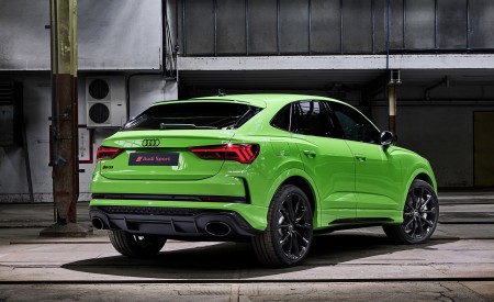 2020 Audi RS Q3 Sportback (Color: Kyalami Green) Rear Three-Quarter Wallpapers 450x275 (85)