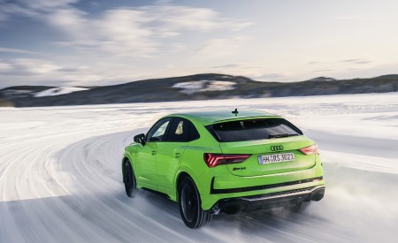 2020 Audi RS Q3 Sportback (Color: Kyalami Green) Rear Three-Quarter Wallpapers 450x275 (34)