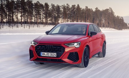 2020 Audi RS Q3 Sportback (Color: Tango Red) Front Three-Quarter Wallpapers 450x275 (22)