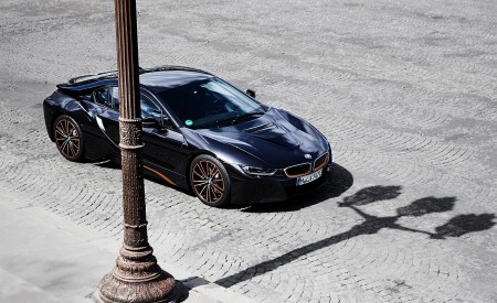 2020 BMW i8 Ultimate Sophisto Edition Front Three-Quarter Wallpapers 450x275 (2)