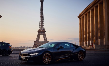 2020 BMW i8 Ultimate Sophisto Edition Front Three-Quarter Wallpapers 450x275 (3)