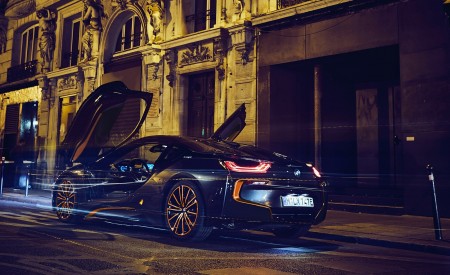 2020 BMW i8 Ultimate Sophisto Edition Rear Three-Quarter Wallpapers 450x275 (11)