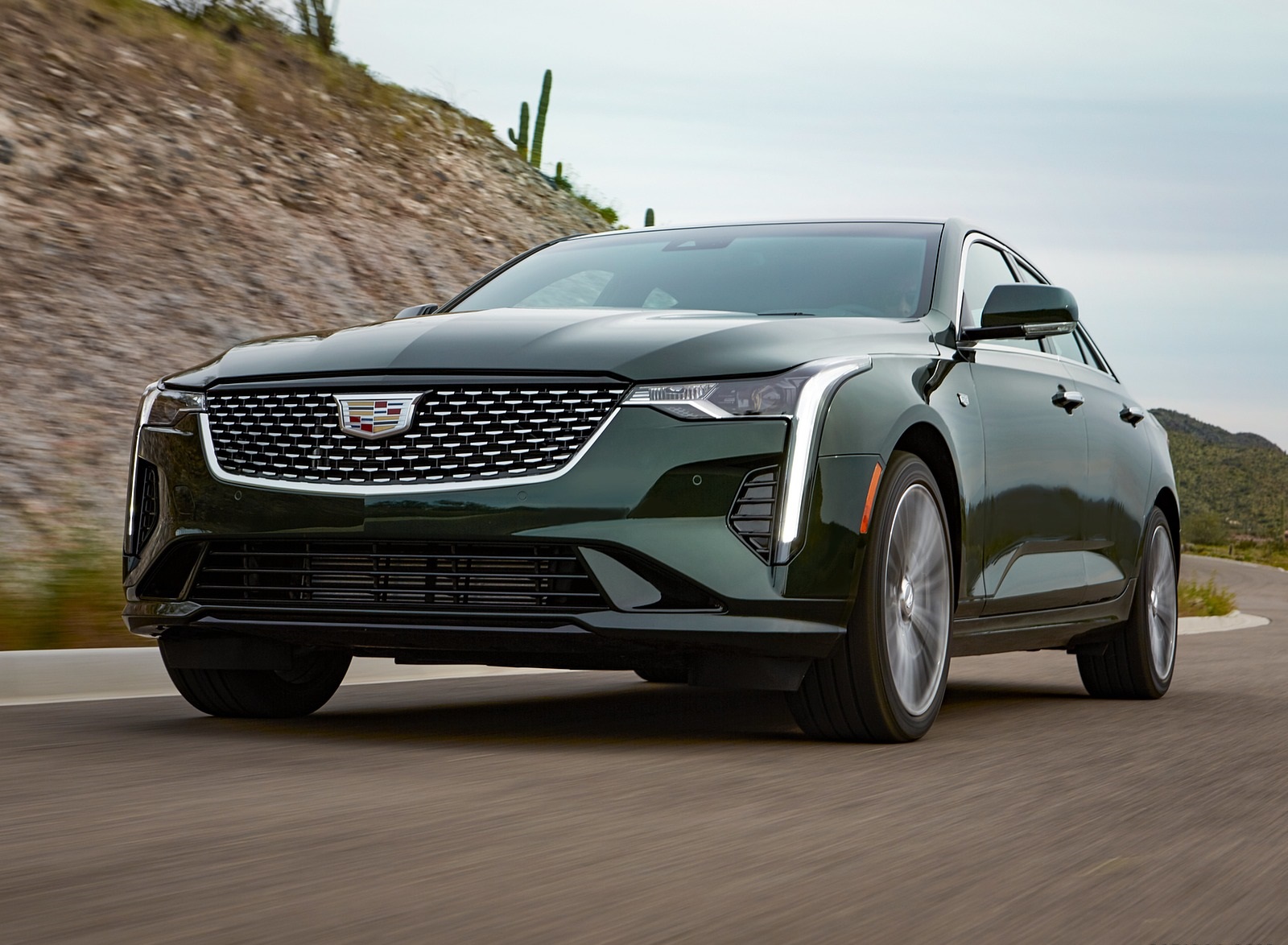 2020 Cadillac CT4 Premium Luxury Front Three-Quarter Wallpapers (2)