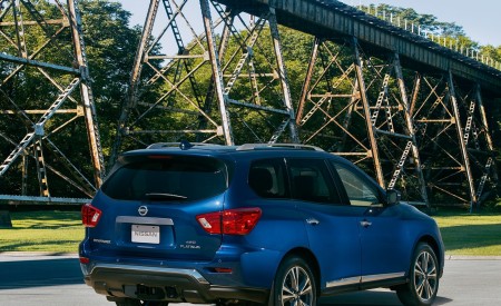 2020 Nissan Pathfinder Platinum 4WD Rear Three-Quarter Wallpapers 450x275 (8)