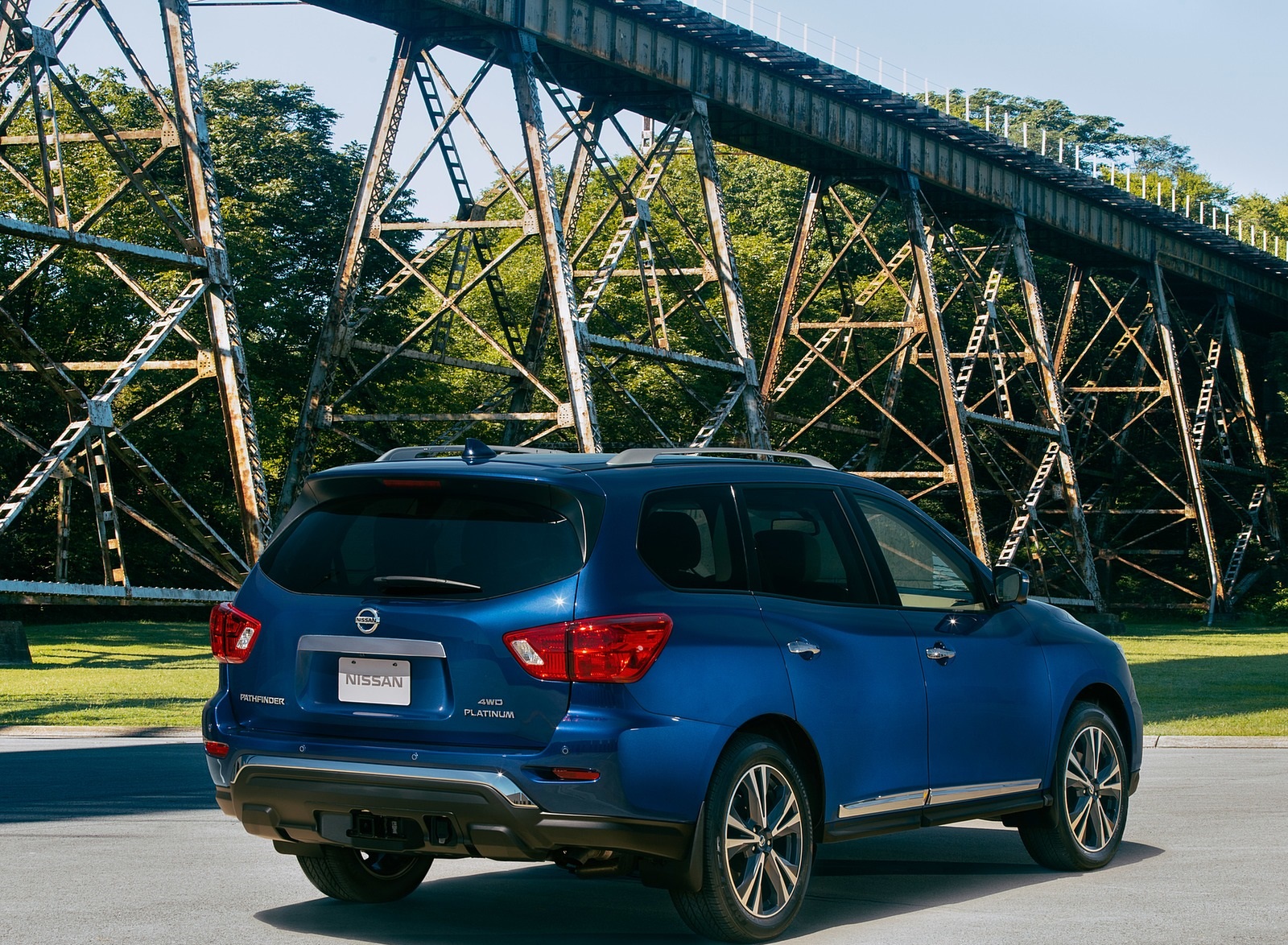 2020 Nissan Pathfinder Platinum 4WD Rear Three-Quarter Wallpapers #8 of 19