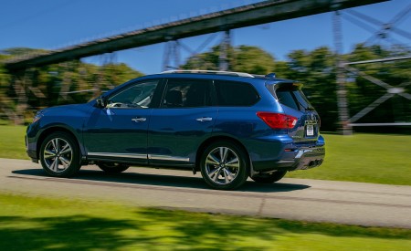 2020 Nissan Pathfinder Platinum 4WD Rear Three-Quarter Wallpapers 450x275 (2)