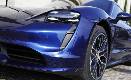 2020 Porsche Taycan Turbo (Color: Gentian Blue Metallic) Headlight Wallpapers 450x275 (11)