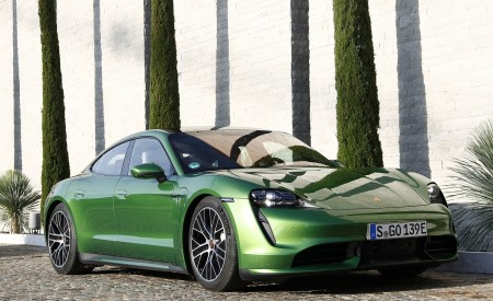2020 Porsche Taycan Turbo (Color: Mamba Green Metallic) Front Three-Quarter Wallpapers 450x275 (28)