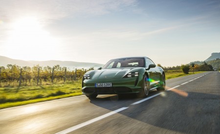 2020 Porsche Taycan Turbo (Color: Mamba Green Metallic) Front Three-Quarter Wallpapers 450x275 (21)