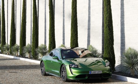 2020 Porsche Taycan Turbo (Color: Mamba Green Metallic) Front Wallpapers 450x275 (29)