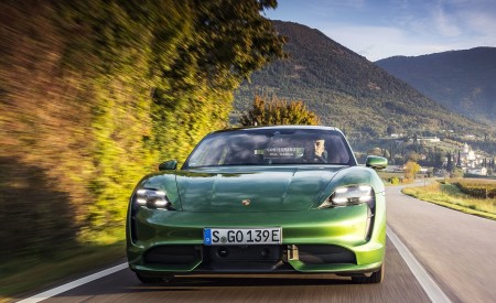 2020 Porsche Taycan Turbo (Color: Mamba Green Metallic) Front Wallpapers 450x275 (27)