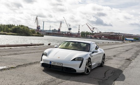 2020 Porsche Taycan Turbo S (Color: Carrara White Metallic) Front Three-Quarter Wallpapers 450x275 (39)
