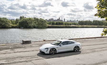 2020 Porsche Taycan Turbo S (Color: Carrara White Metallic) Front Three-Quarter Wallpapers 450x275 (40)