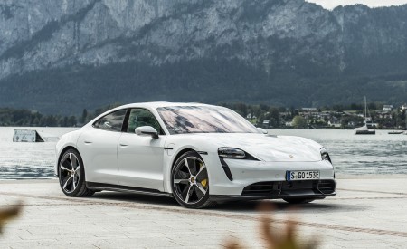 2020 Porsche Taycan Turbo S (Color: Carrara White Metallic) Front Three-Quarter Wallpapers 450x275 (49)