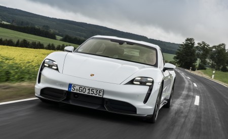 2020 Porsche Taycan Turbo S (Color: Carrara White Metallic) Front Three-Quarter Wallpapers 450x275 (41)