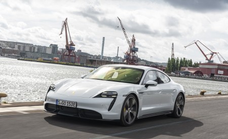 2020 Porsche Taycan Turbo S (Color: Carrara White Metallic) Front Three-Quarter Wallpapers 450x275 (31)