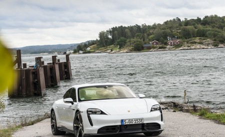 2020 Porsche Taycan Turbo S (Color: Carrara White Metallic) Front Wallpapers 450x275 (50)
