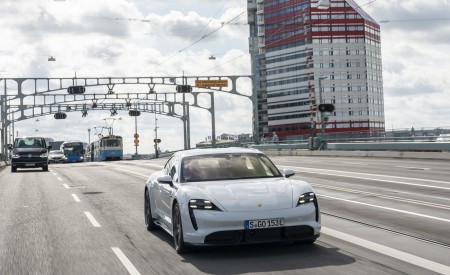 2020 Porsche Taycan Turbo S (Color: Carrara White Metallic) Front Wallpapers 450x275 (33)