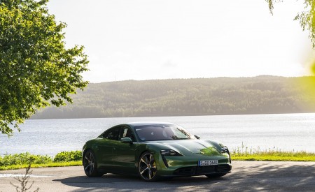2020 Porsche Taycan Turbo S (Color: Mamba Green Metallic) Front Three-Quarter Wallpapers 450x275 (12)