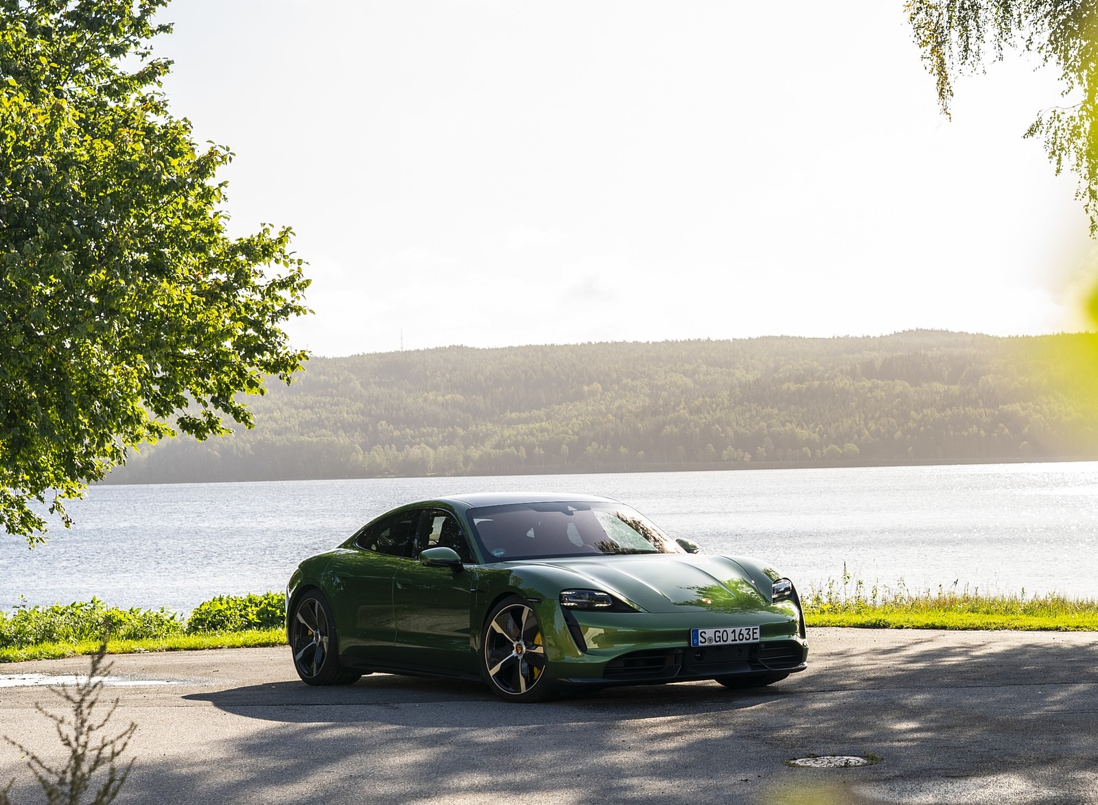 2020 Porsche Taycan Turbo S (Color: Mamba Green Metallic) Front Three-Quarter Wallpapers (12)